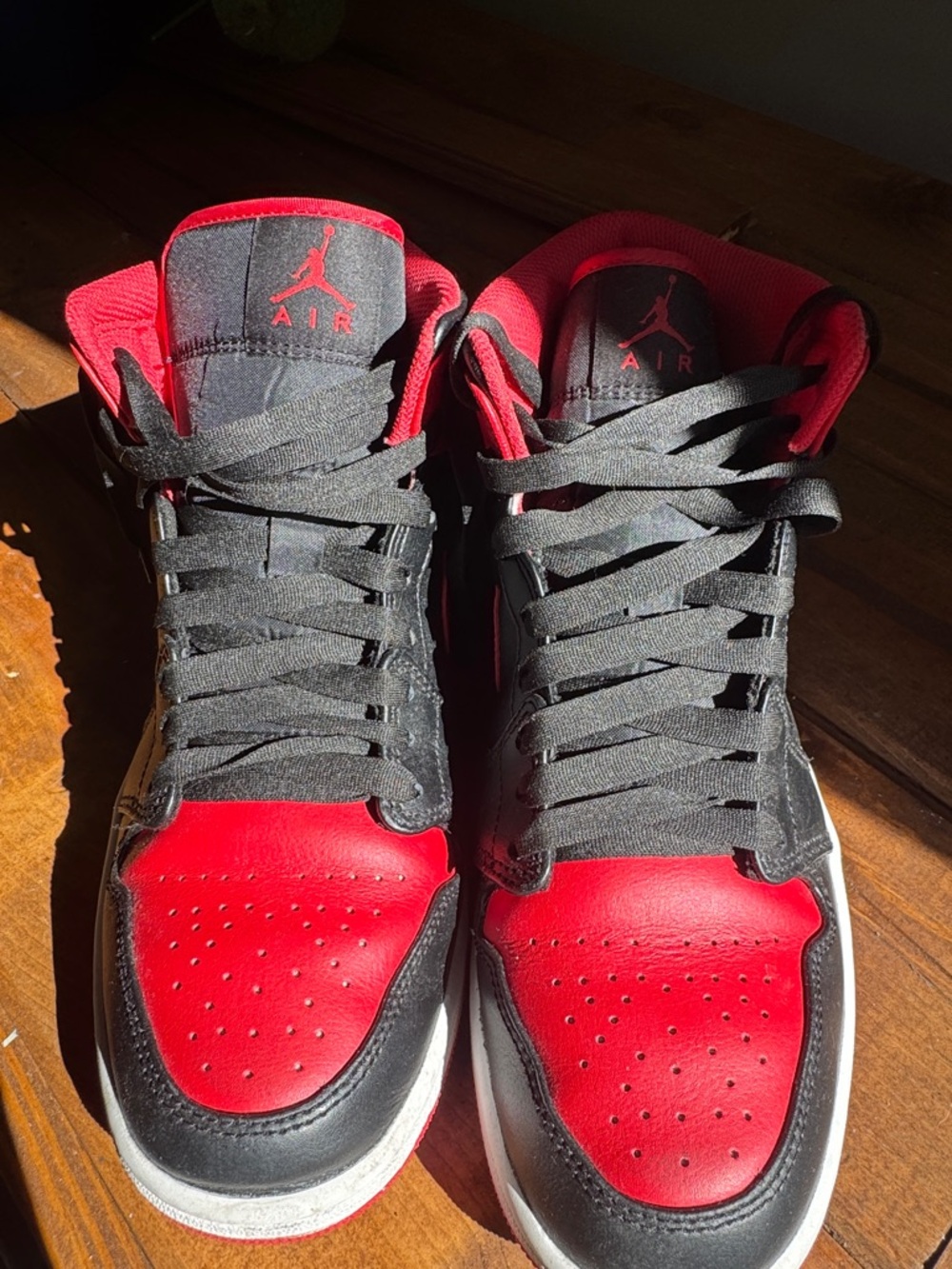 Nike Air Jordan 1 High Top - Black & Red